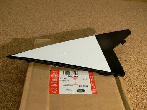 LR043803 - ARKA KAPI BAKALİT KAPAK SAĞ (3.0LV6/SPORT) - Land Rover