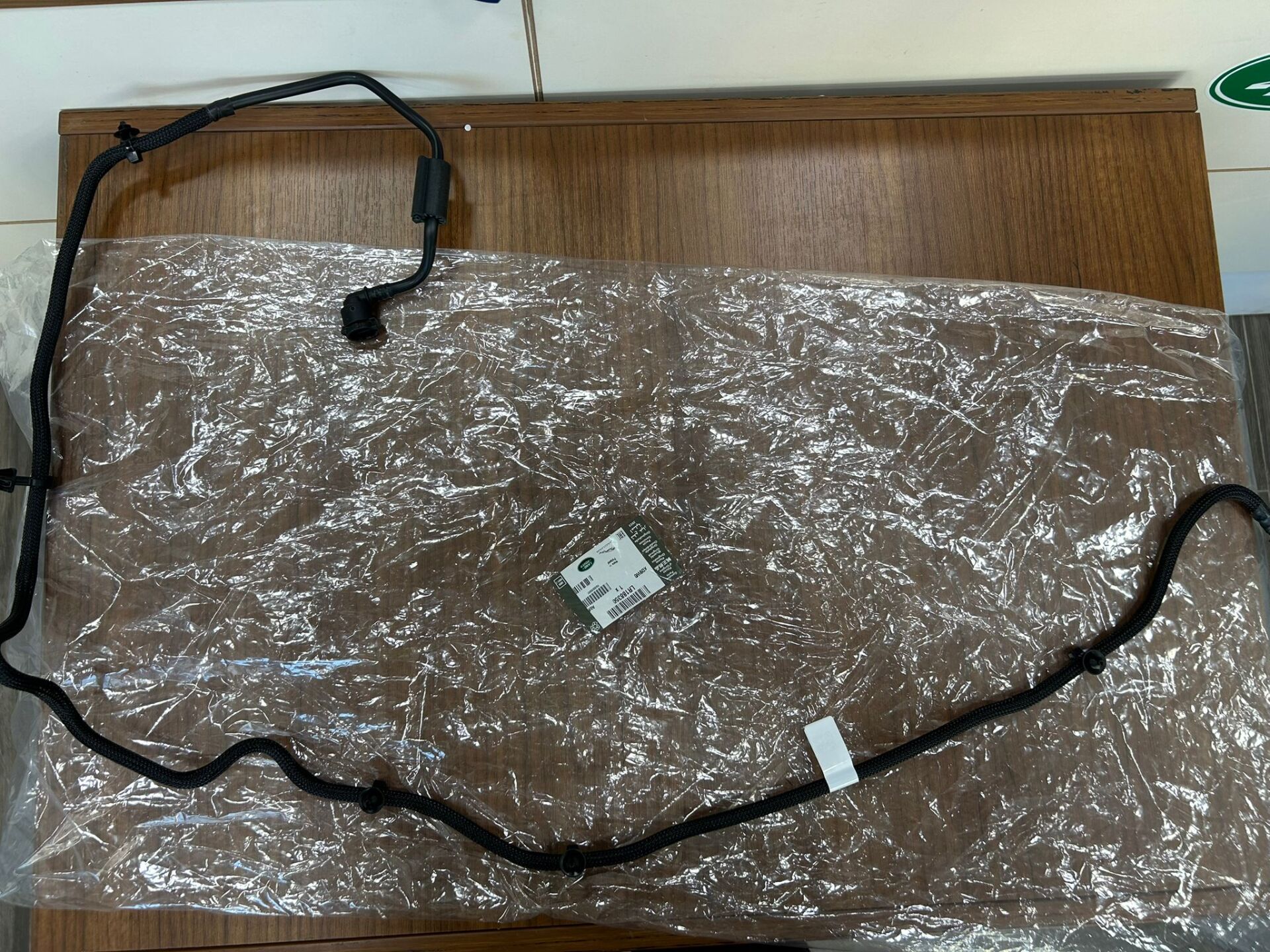 LR188350 - REZERVUAR HORTUMU 3.0 I6 DZL (NEW VOGUE 22>) - Land Rover