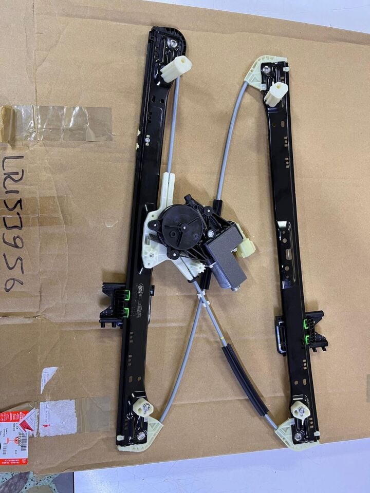 LR153956 - ARKA CAM KRİKOSU SOL (RRS/2015) - Land Rover