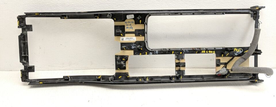 LR076847 - ÖN KONSOL SİYAH VE AHŞAP (3.0L V6/VOGUE) - Land Rover