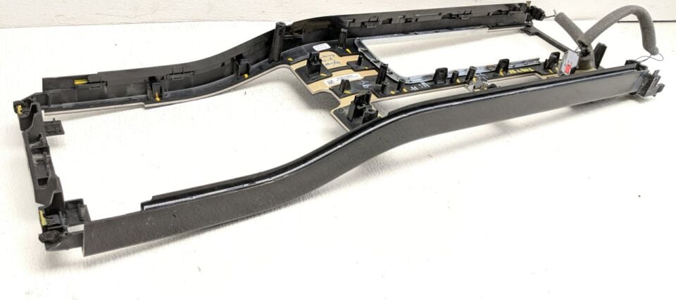 LR076847 - ÖN KONSOL SİYAH VE AHŞAP (3.0L V6/VOGUE) - Land Rover