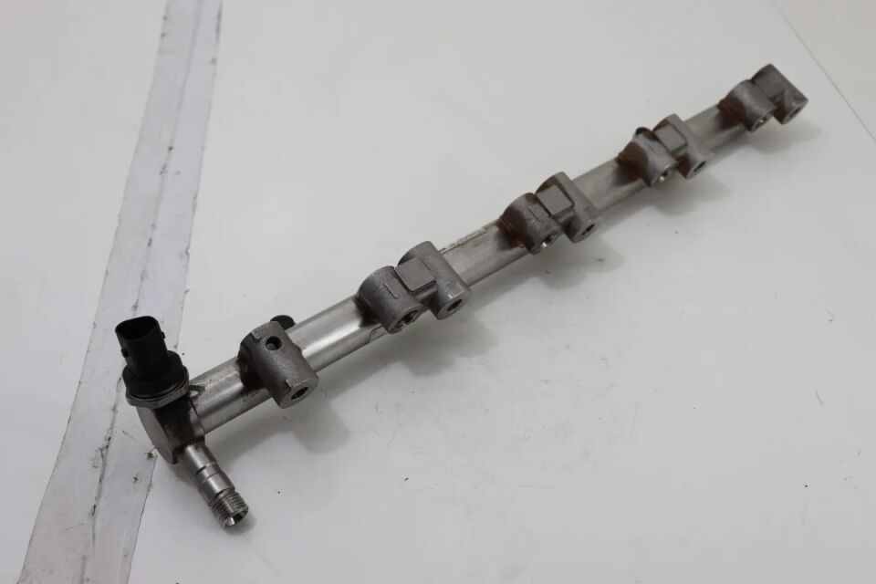 LR025853 - ENJEKTÖR KÜTÜĞÜ 2.0L(EVOQUE/FREELANDER) - Land Rover