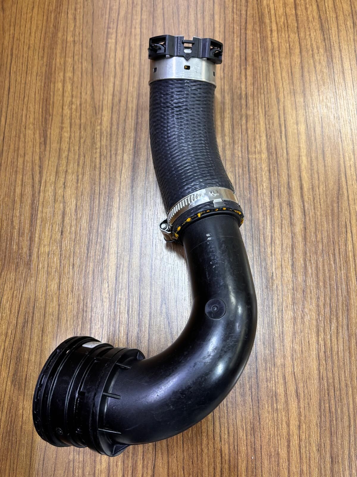 LR094179 - İNTERCOOLER HORTUMU 2.0 DZL. (NEW EVOQUE 19>) - Land Rover