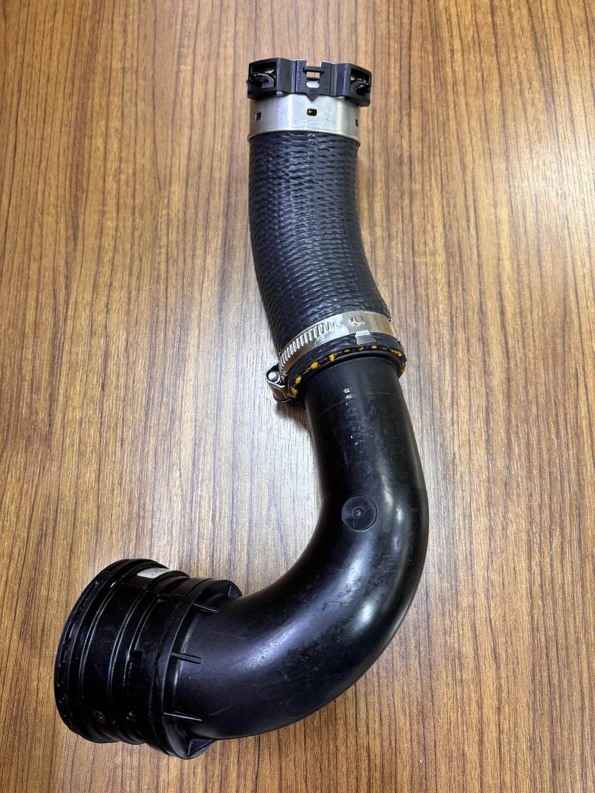 LR094179 - İNTERCOOLER HORTUMU 2.0 DZL. (NEW EVOQUE 19>) - Land Rover