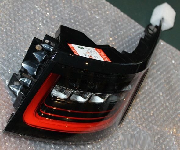 453123563 - ARKA STOP SAĞ 3.0L V6 (SPORT 20>) - Land Rover