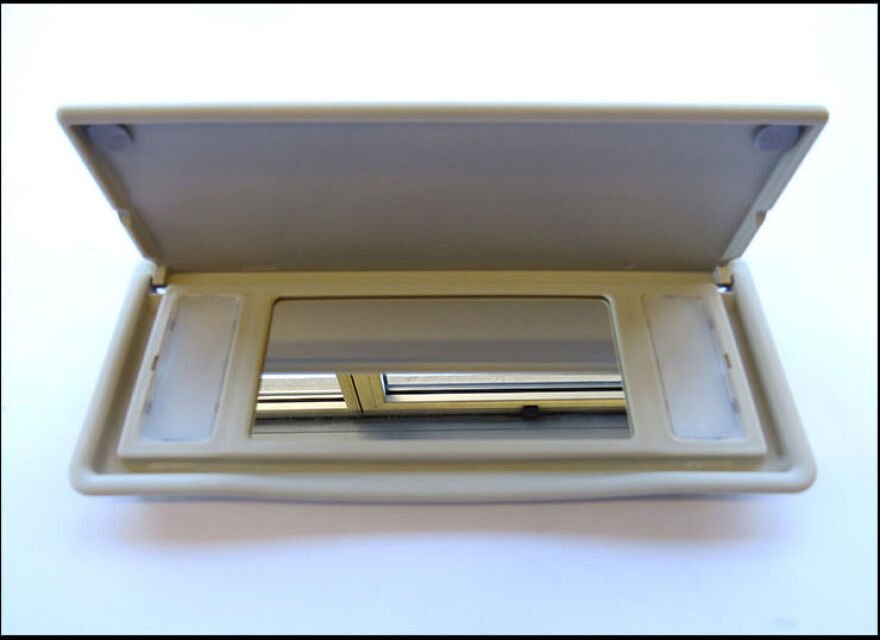 LR063681 - GÜNEŞLİK AYNA CAMI VE KAPAK KREM 3.0(SPORT) - Land Rover