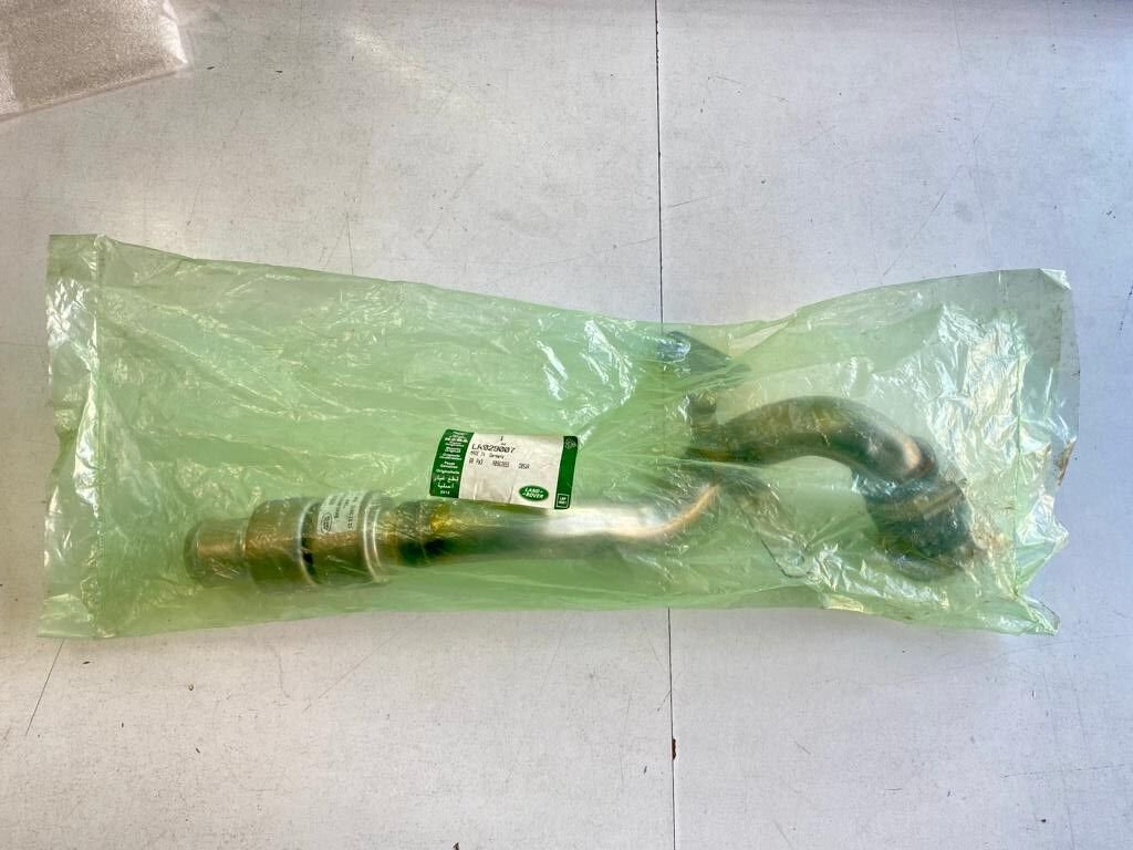 LR029007 - TURBO HORTUMU SOL (4.4L V8/VOGUE) - Land Rover