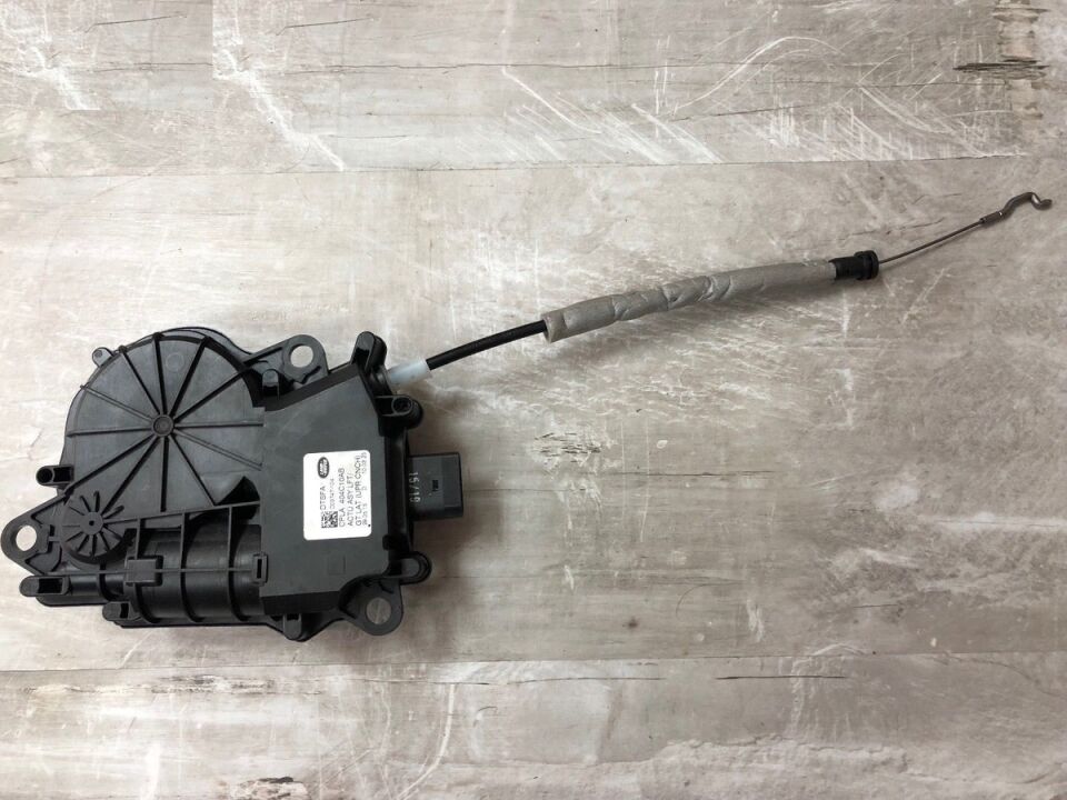 LR095549 - BAGAJ KİLİT POMPASI (3.0LV6/VOGUE) - Land Rover