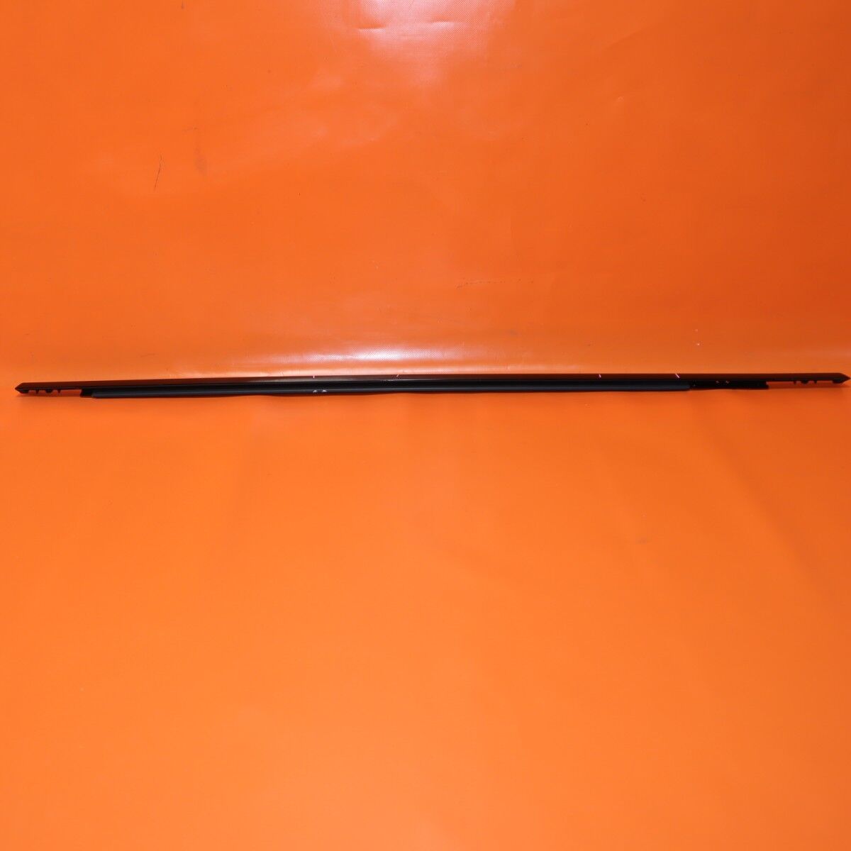 LR076056 - ARKA KAPI CAM ÇITASI SOL (3.0L V6) - Land Rover