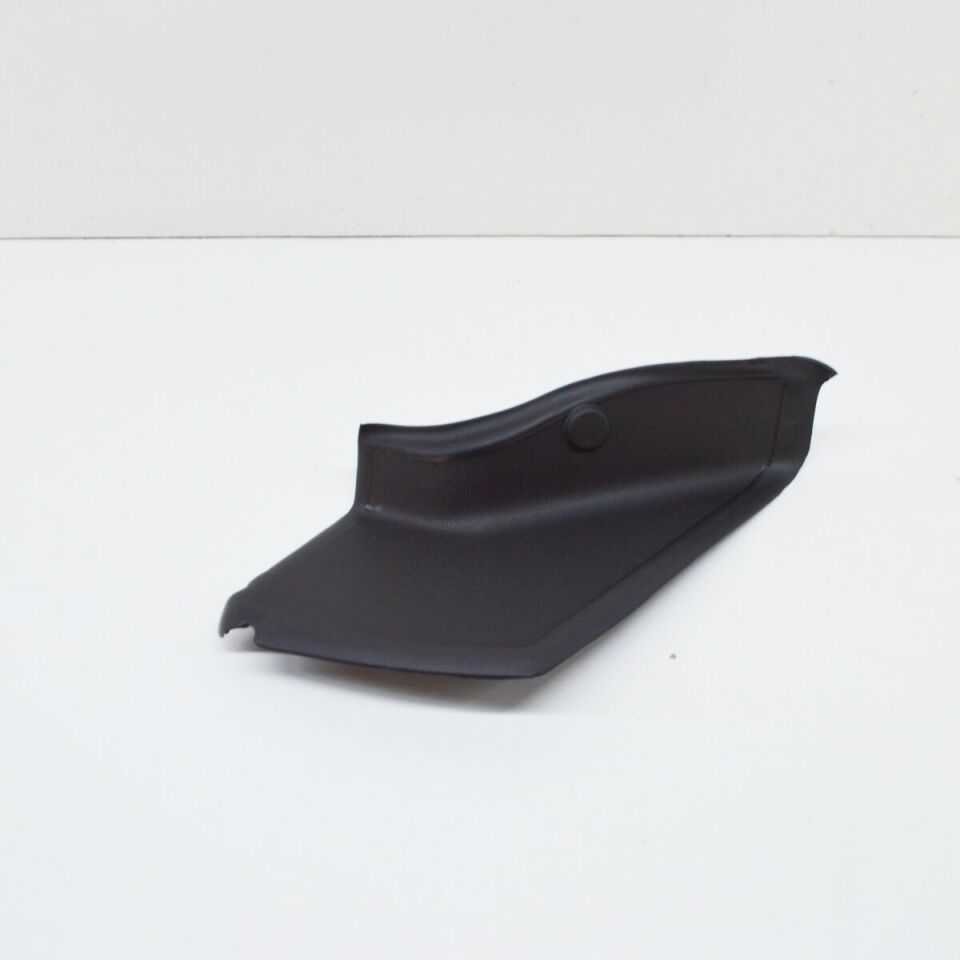 LR077620 - ARKA BAGAJ KAPAK BAKALİTİ SAĞ (VOGUE) - Land Rover