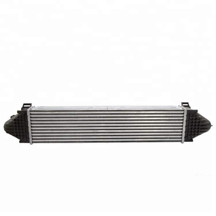 LR031467 - İNTERCOOLER 2.0L(EVOQUE/DİSCO5) - Land Rover