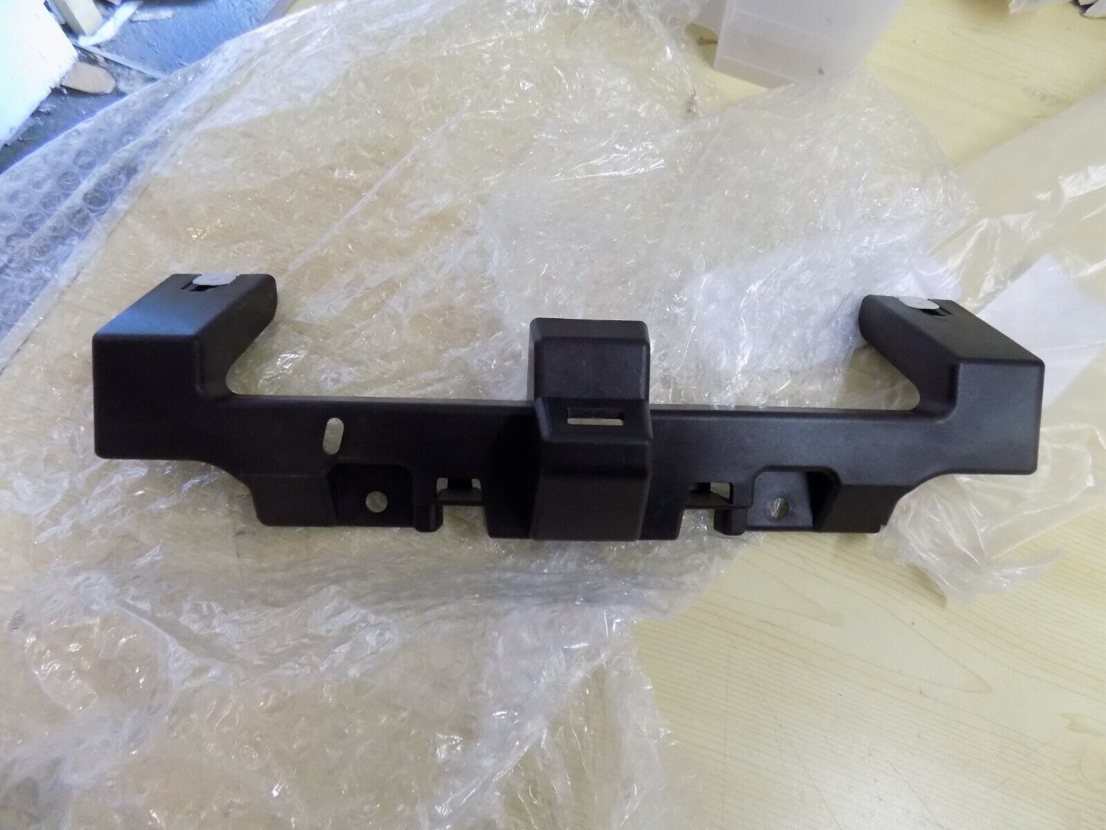 LR105091 - ARKA TAMPON BRAKETİ ORTA JA (VOGUE) - Land Rover