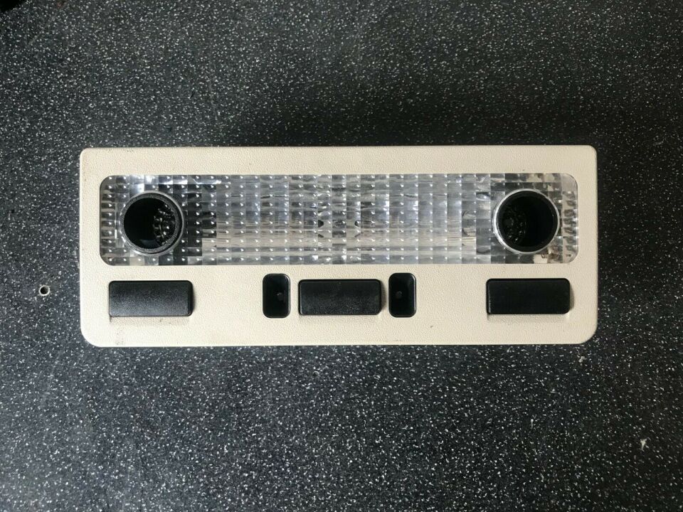 XDM500100NUG - İC TAVAN LAMBA ÖN (RR-2 2002/12) - Land Rover