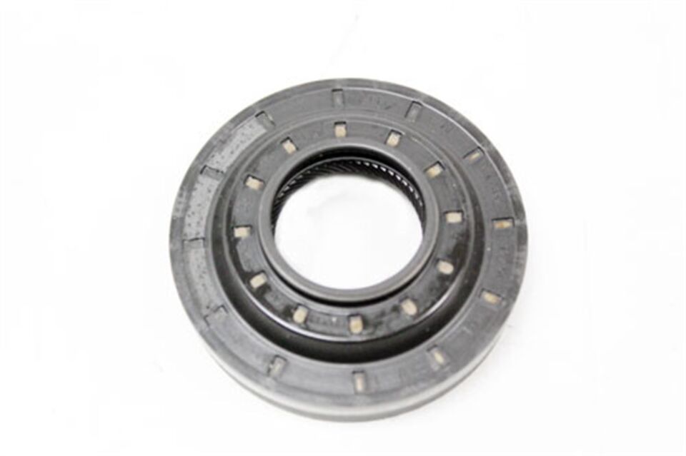 LR023442 - ARKA DİFERANSİYEL DİŞLİ KEÇESİ 2.2 (FREEL.2/EVOQUE/DİSC.SPORT) - Land Rover