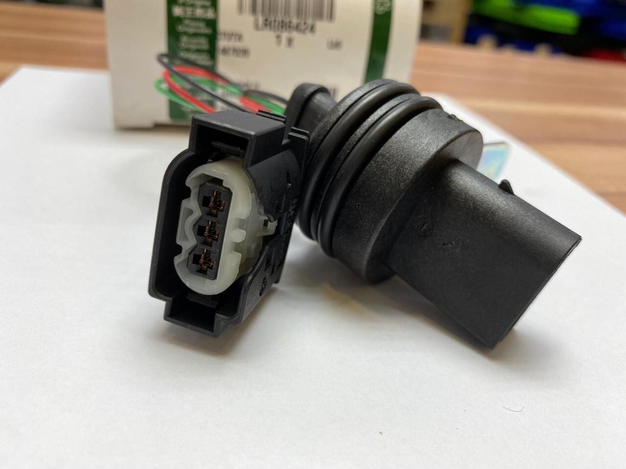 LR136706 - YAĞ SEVİYE SENSÖR KABLOSU (3.0L/VOGUE/RRS/DİSCO/5) - Land Rover