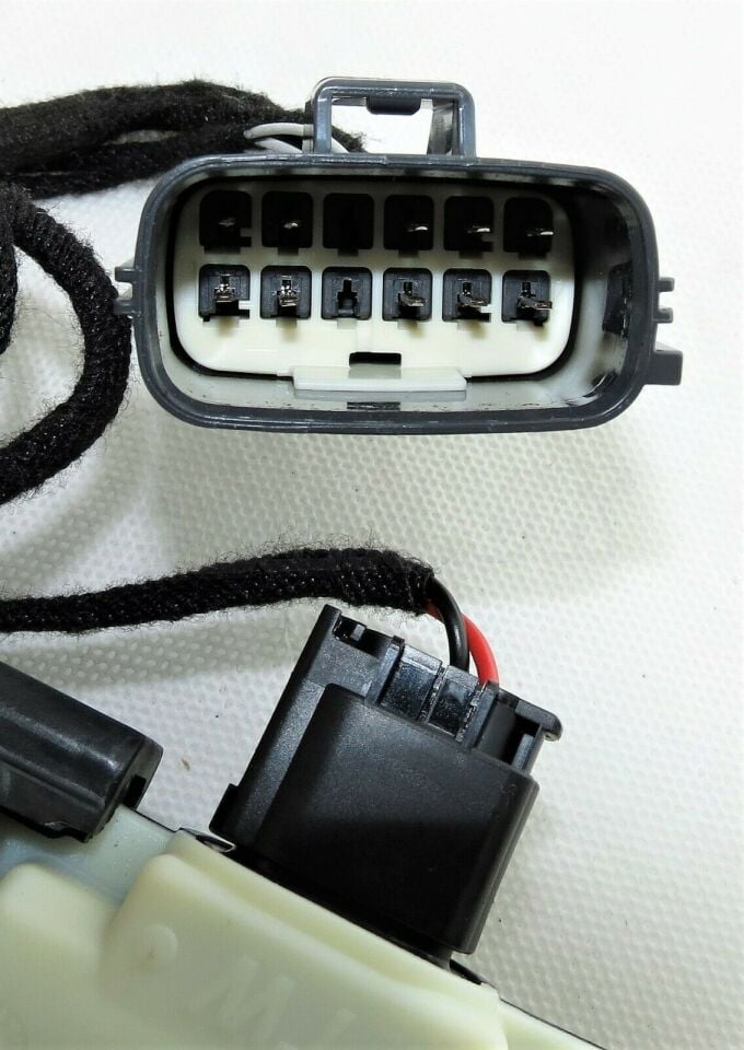 LR144883 - ÖN KAPI KOLU SAĞ(VELAR) - Land Rover