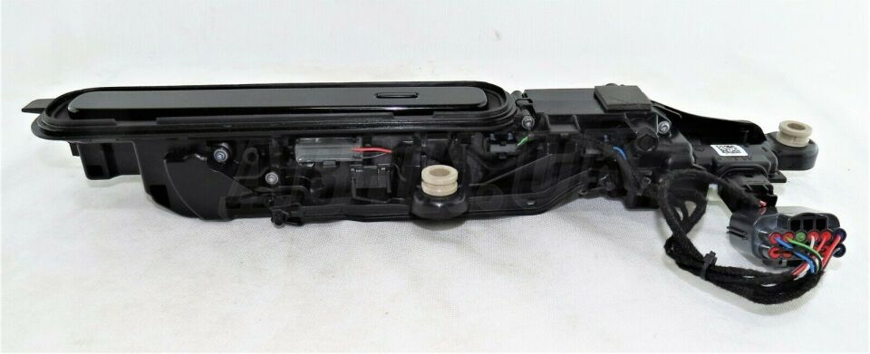 LR144883 - ÖN KAPI KOLU SAĞ(VELAR) - Land Rover