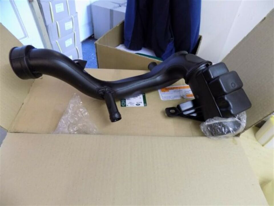 LR036469 - TURBO HAVA BORU ALT SAĞ 4.4L V8 (VOGUE/SPORT) - Land Rover