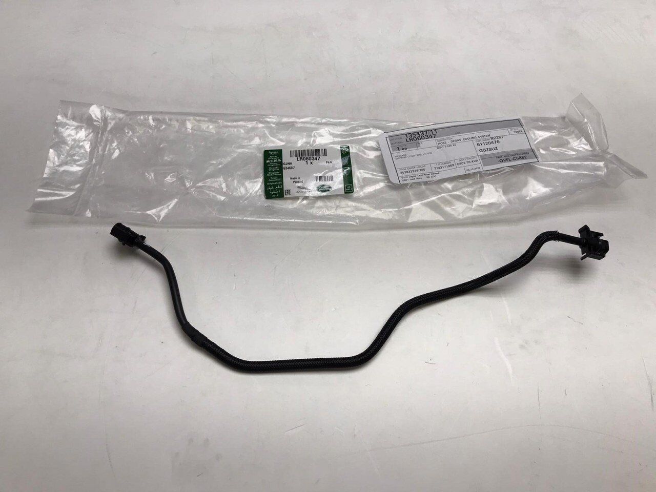 LR060347 - GENLEŞME TANK ÜST HORTUMU (2.0L/EVOGUE/DİSCOVERY SPORT) - Land Rover