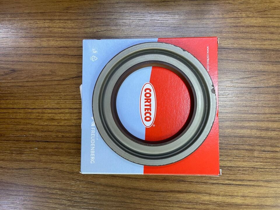 LUF000050L - ARKA KRANK KEÇESİ (1.8) - Corteco