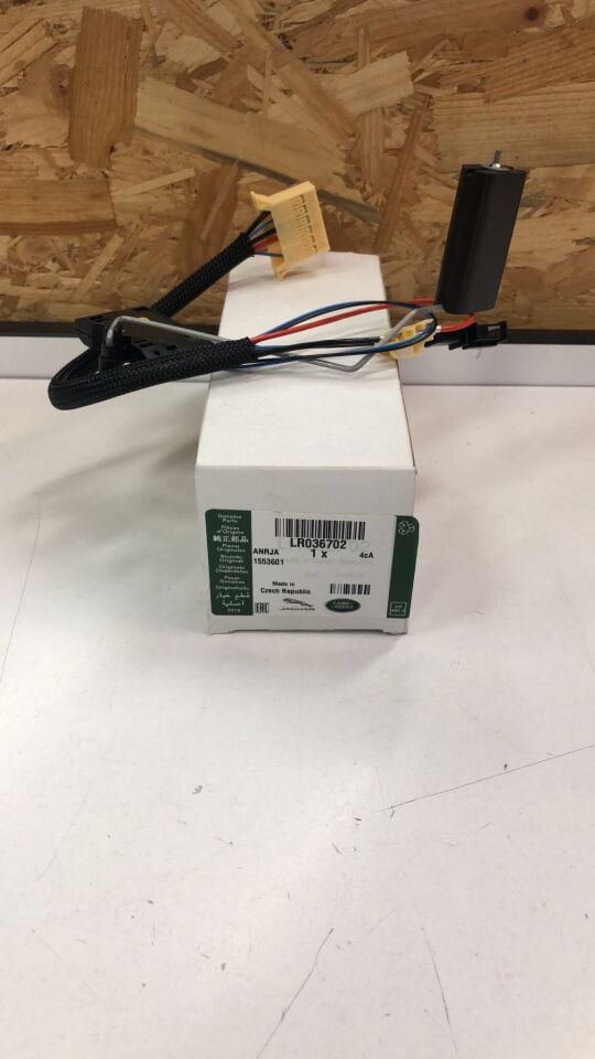 LR036702 - ŞAMANDIRA SAĞ (4.4LV8/VOGUE/SPORT) - Land Rover