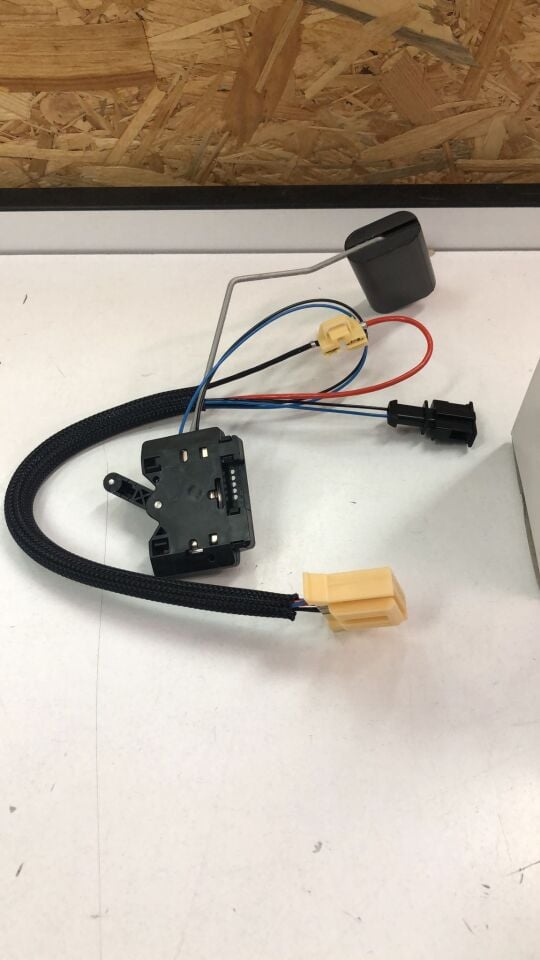 LR036702 - ŞAMANDIRA SAĞ (4.4LV8/VOGUE/SPORT) - Land Rover