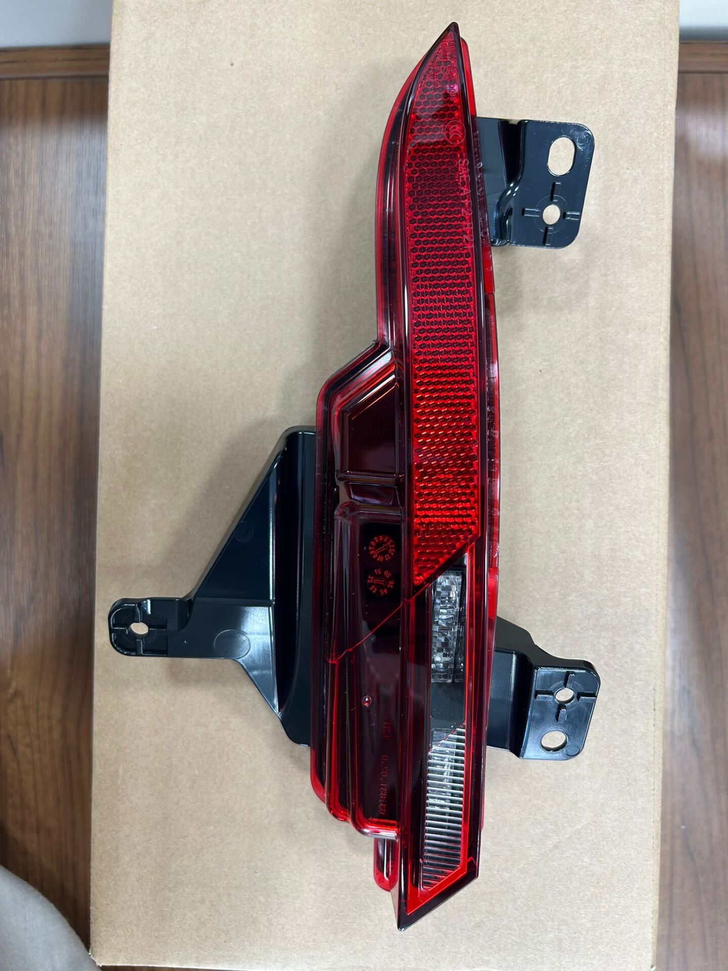 LR179130 - ARKA SİS LAMBASI SOL (NEW SPORT 23>) - Land Rover