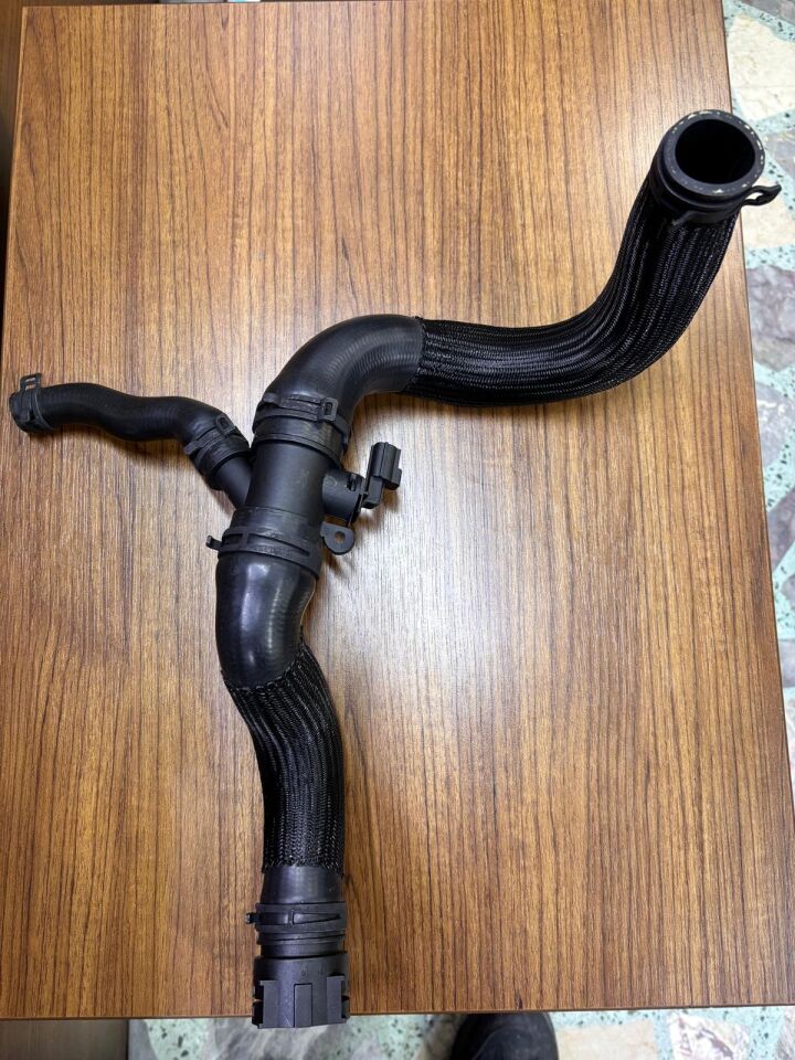 C2Z18115 - RADYATÖR ALT HORTUMU 2.0 BNZ. (XF) - Eurospare