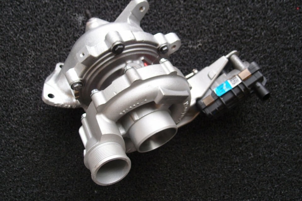 LR038044 - TURBO SAĞ 4.4L V8(VOGUE) - Land Rover