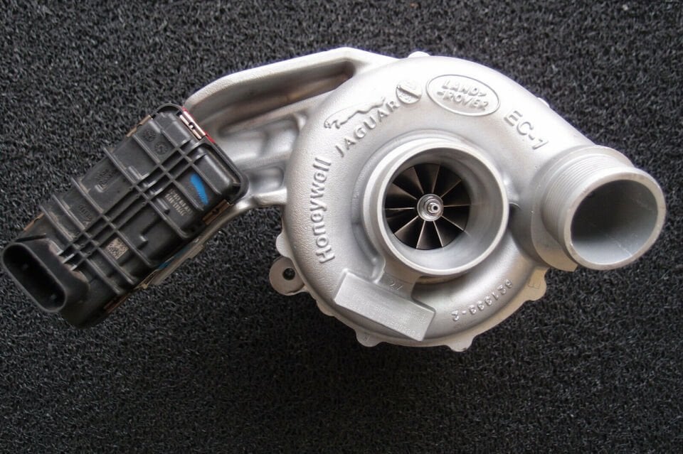 LR038044 - TURBO SAĞ 4.4L V8(VOGUE) - Land Rover