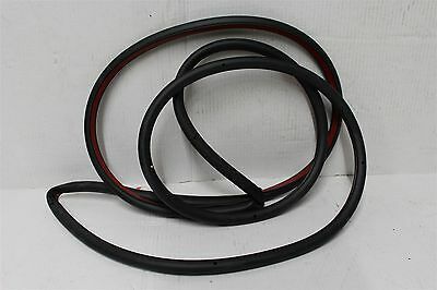 LR098313 - ÖN KAPI KASA LASTİK (3.0V6/SPORT) - Land Rover