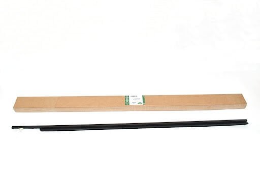 LR001688 - ÖN CAM ÜST ÇITASI SOL (2.2) - Land Rover