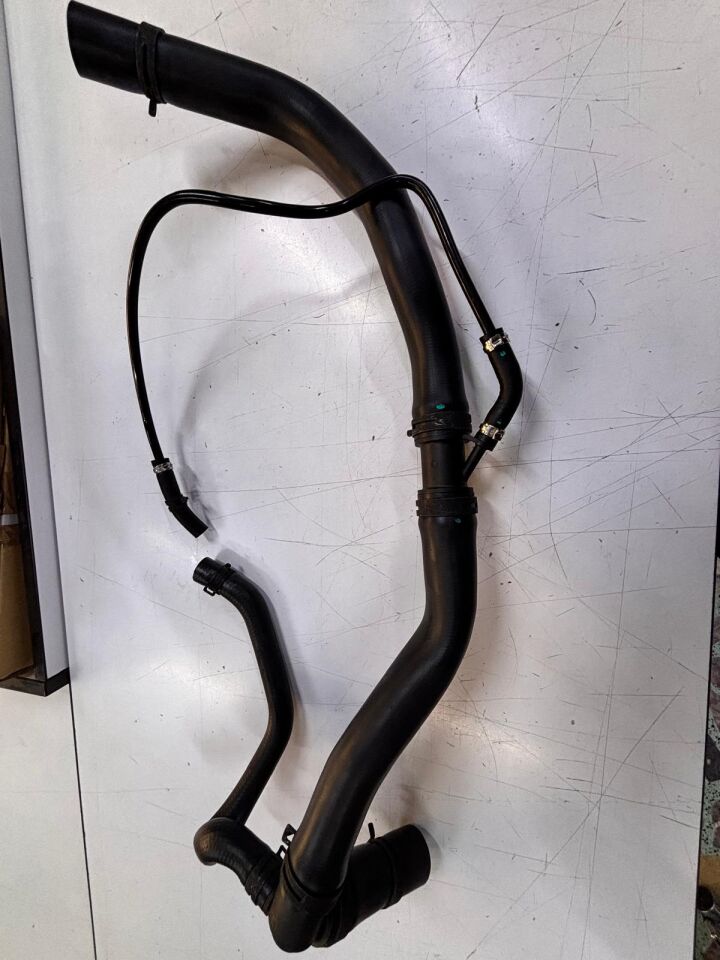 C2Z28162G - RADYATÖR ÜST HORTUMU (XF JAGUAR ) - Eurospare