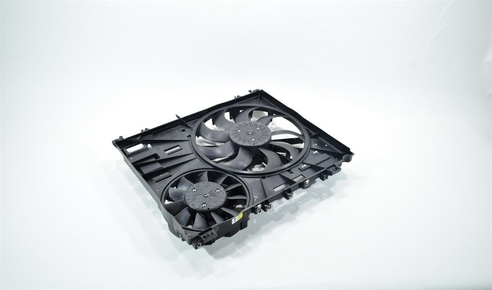 LR084439 - FAN 3.0L V6/4.4L V8 (VOGUE/SPORT) - Land Rover