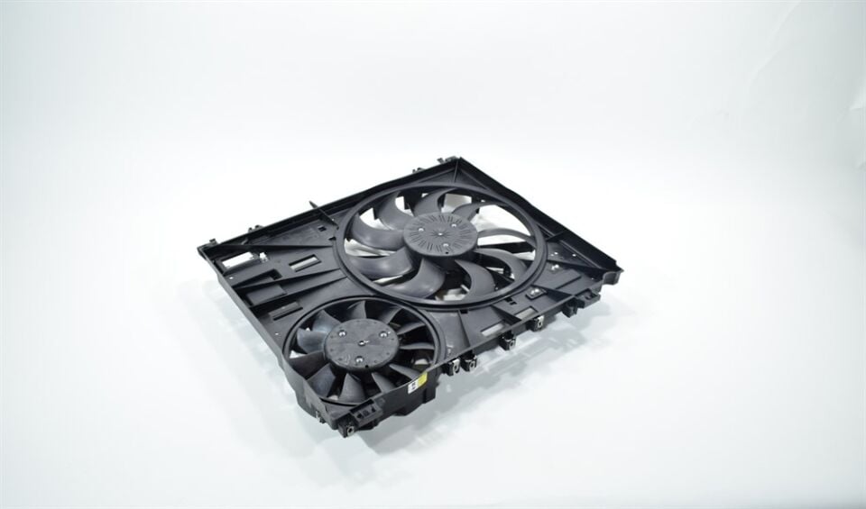 LR084439 - FAN 3.0L V6/4.4L V8 (VOGUE/SPORT) - Land Rover