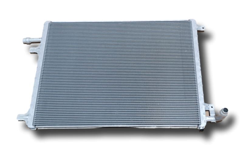 LR133030 - İNTERCOOLER RADYATÖRÜ 2.0L (DİSC.SPORT/EVOQUE) - Land Rover