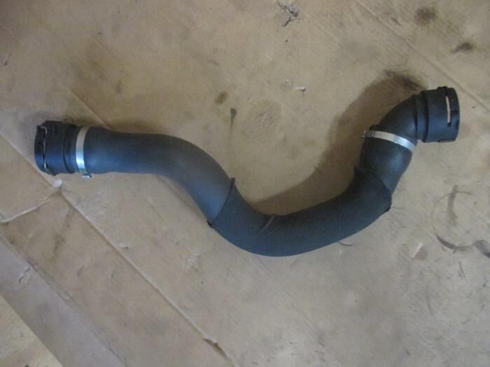 T2H4028 - RADYATÖR ÜST HORTUMU (XE JAGUAR ) - Jaguar