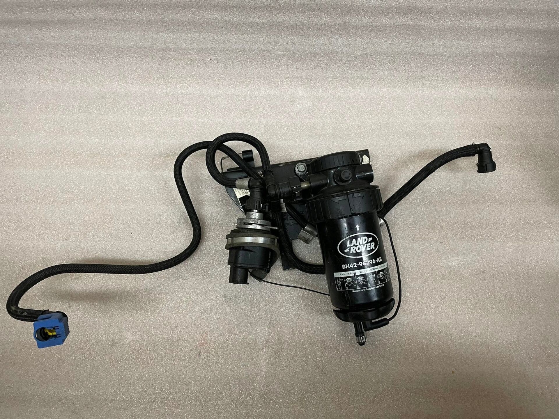 LR081086 - MAZOT FİLTRE KOMPLE KÜTÜKLÜ 4.4L V8 DZL (VOGUE/SPORT) - Land Rover