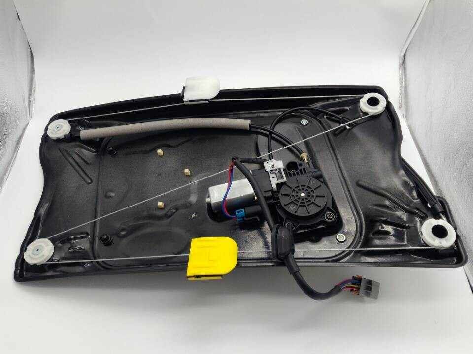 LR060136 - ÖN CAM KRİKO SOL (2.2) - Land Rover