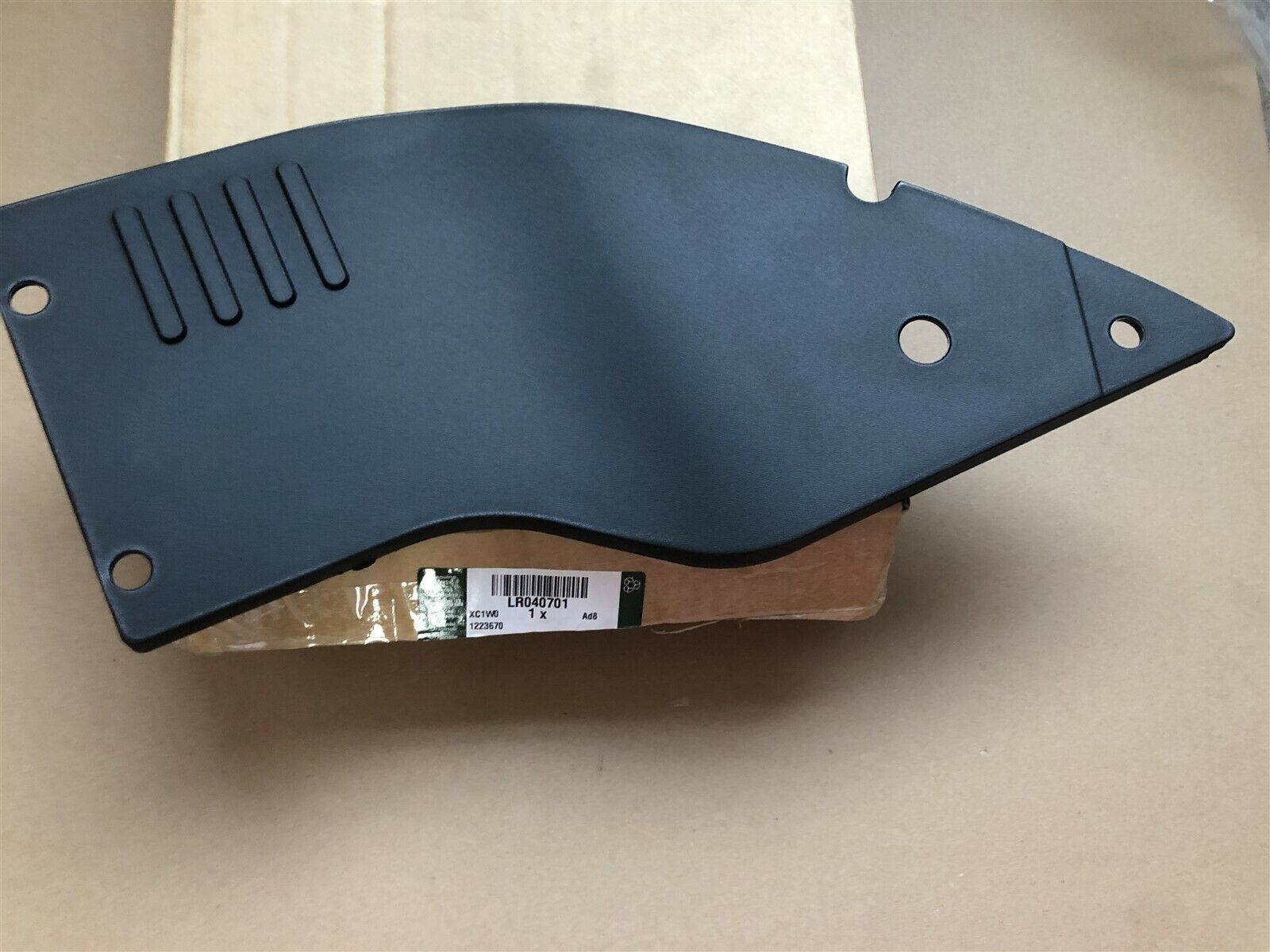 LR040701 - ÖN PANEL ÜST BAKALİT SAĞ (RRS/VOGUE/2015) - Land Rover