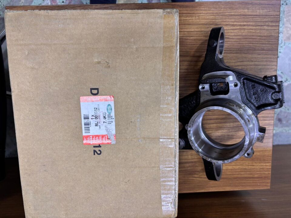 RLH000082 - ARKA AKS TAŞIYICI SAĞ (3.0/3.6/4.4) - Land Rover