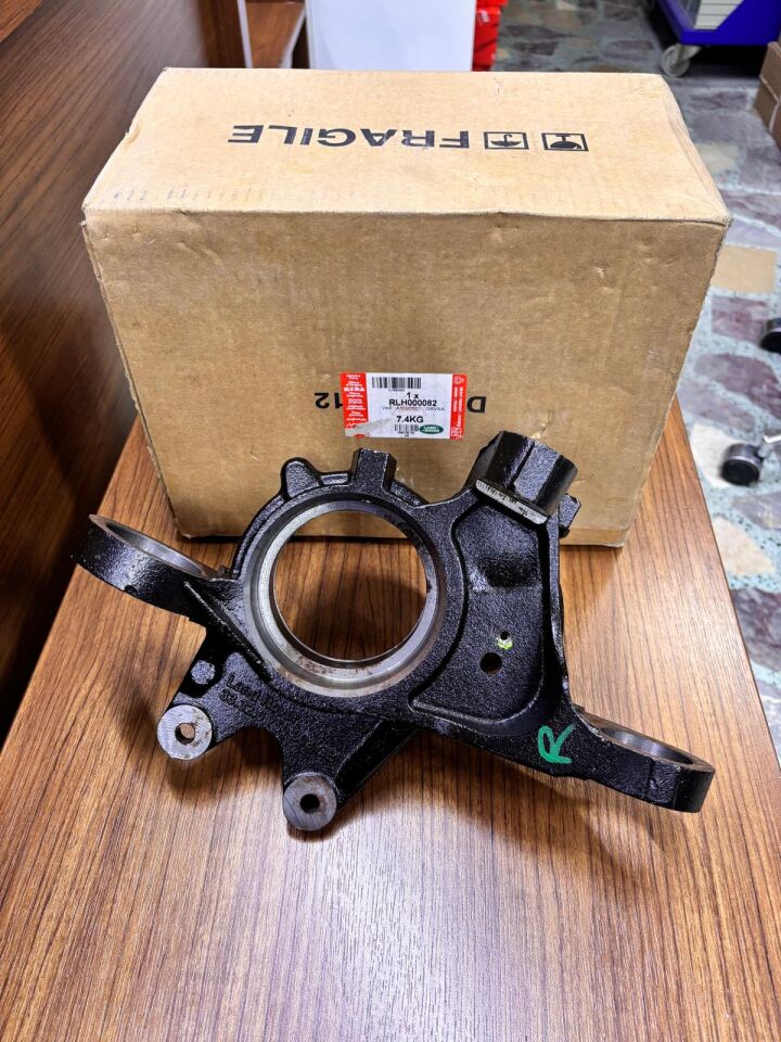 RLH000082 - ARKA AKS TAŞIYICI SAĞ (3.0/3.6/4.4) - Land Rover