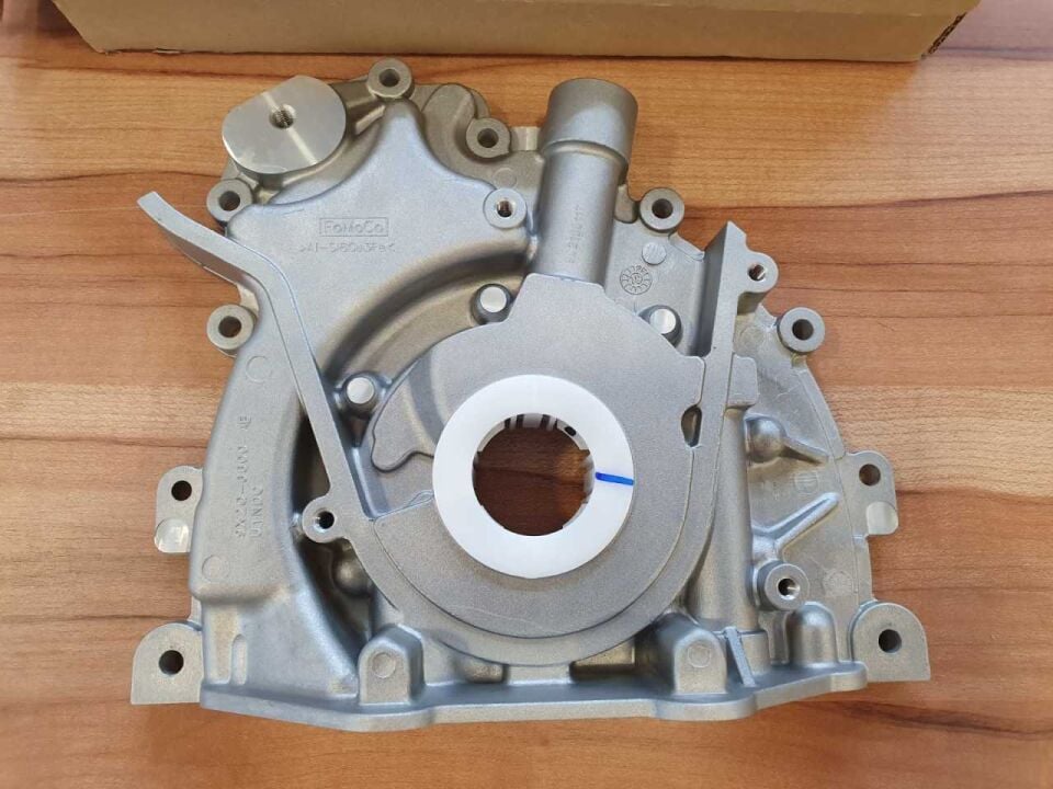 LR123716G - YAĞ POMPASI (FA/2.7/3.0/3.0L V6) - Land Rover