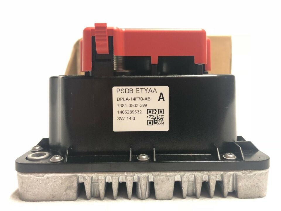 LR067365 - GÜÇ KAYNAK DAĞITICI (3.0L V6) - Land Rover