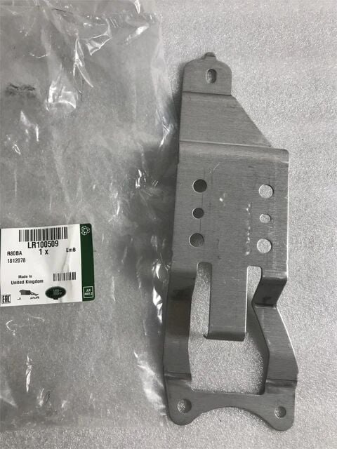 LR100509 - ÖN RADAR TUTUCU BRAKETİ (3.0L V6) - Land Rover