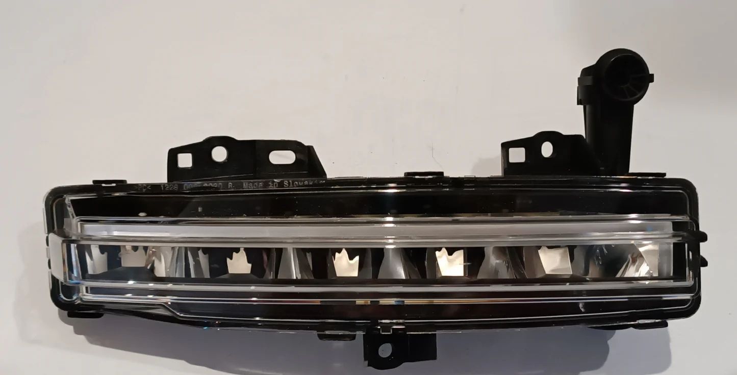 451123656 - ÖN SİS FARI SAĞ (NEW SPORT 23>) - Land Rover