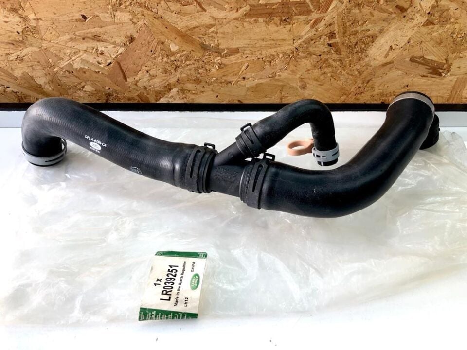 LR039251 - TERMOSTAT ALT HORTUM (3.0L V6/SPORT) - Land Rover