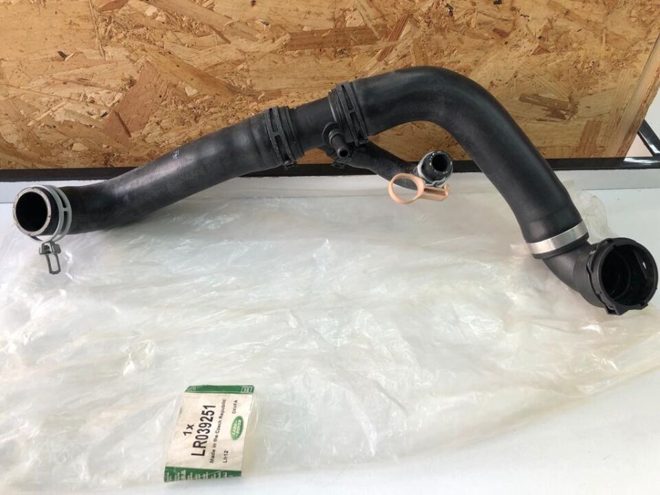 LR039251 - TERMOSTAT ALT HORTUM (3.0L V6/SPORT) - Land Rover