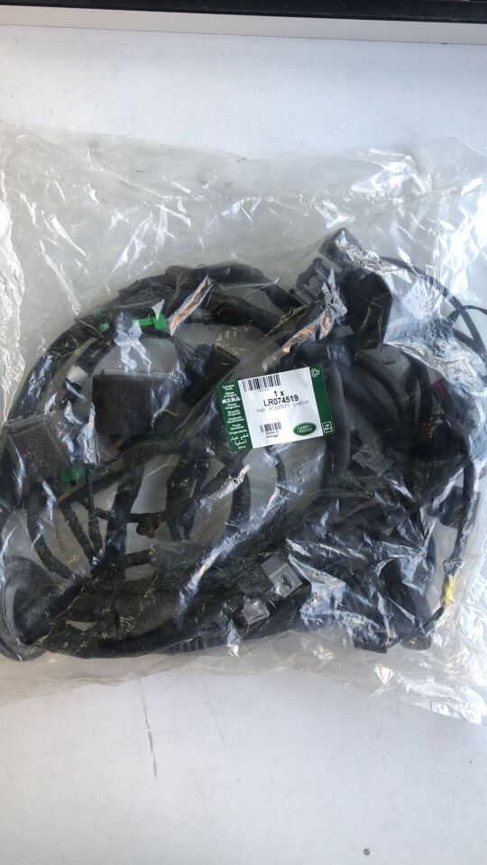 LR074519 - ÖN KAPI TESİSAT SAĞ (EVOQUE) - Land Rover