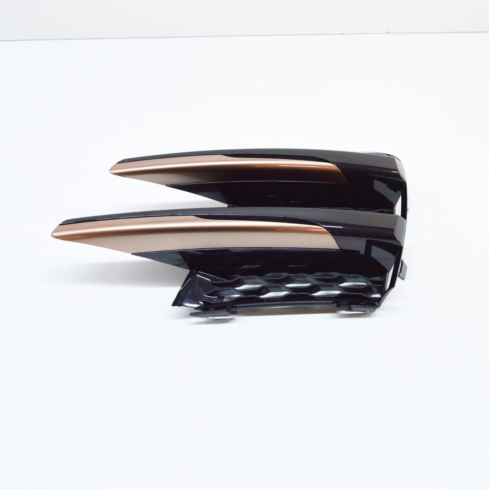 LR093470G - ÖN SİS FAR IZGARA SAĞ (VELAR) - Kyburg